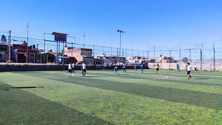 TCL_francis's tweet photo. chido 💥⚽️ #jugando #futbol https://t.co/ZboYZmGH52