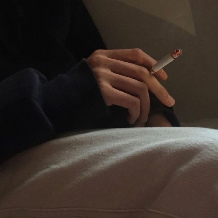 cansado, estressado, pensativo. será que valo alguma coisa para alguém? será que um dia vou parar de sentir esta acomodação em meu peito? não sei, eu de fato não sei.