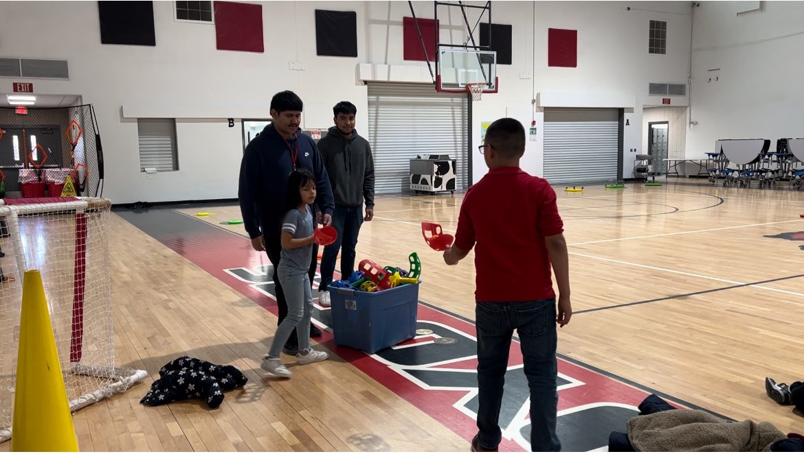 ellizgarcia10's tweet photo. Our student teachers, Mr. Rodriguez and Mr. Soria, did an exceptional job with our 2nd grade PE class. They explained, modeled and monitored each station. Always with a smile and a positive attitude! 🥰 #TISD_EduProgram #TISDProud https://t.co/DKYNakrch5