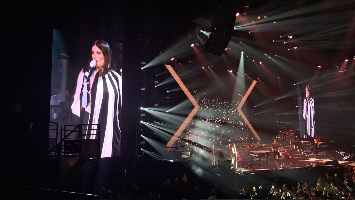 Popomth26's tweet photo. @LauraPausini Quel concert magnifique. Tu es une personne extraordinaire au grand cœur. En plus d'être une belle artiste au grand talent 🥰❤️Grazie mille per tutti. Je kiffe j'adore. Tu es incroyable . Ti amiamo tanto https://t.co/mFRxB5Ut4J