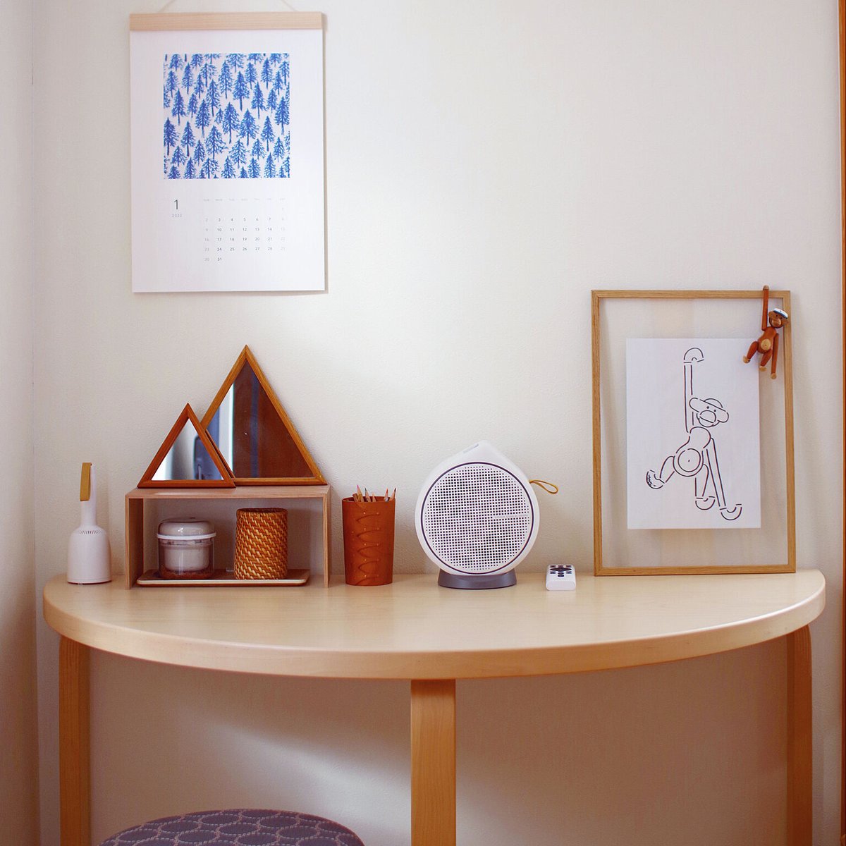 BenQJapan's tweet image. ／
理想の #プロジェクター部屋紹介 第3弾✨
＼

白く、コンパクトで可愛らしいデザインのため、インテリア家電としても大活躍間違いなし！

引っ越しや模様替えの機会に、是非ご検討ください🙌
#BenQ #GV30
benq.com/ja-jp/projecto…