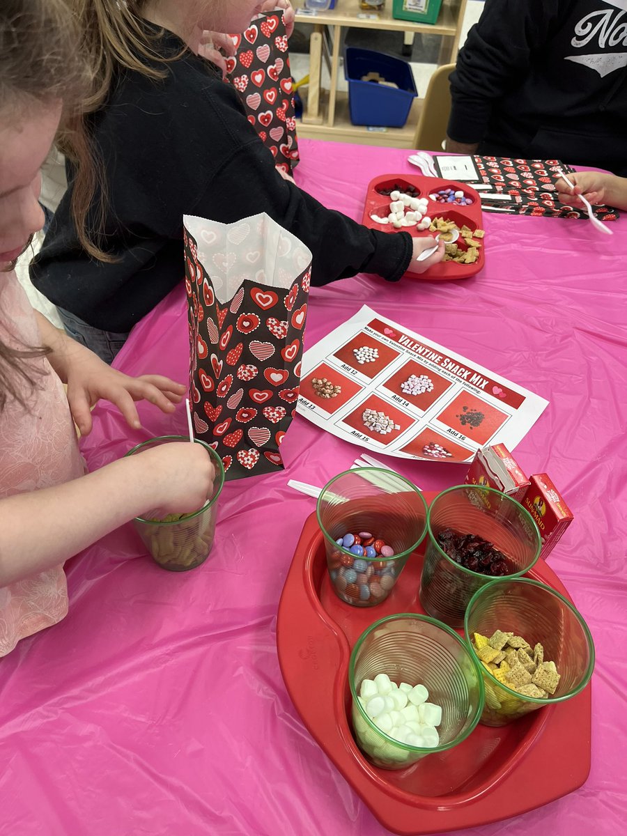 Ms_AnnMarieM's tweet photo. @MTSDPreschool Mrs. Kelly invited families in to celebrate the completion of the Clothing study. There were 4 centers where we could work with our children in art, library, counting &amp; creating tie dye.  Thank you for a memorable day. 
#FamilyEngagement @MTSDCurriculum   @MTESVP https://t.co/M9Fq8YrrL2