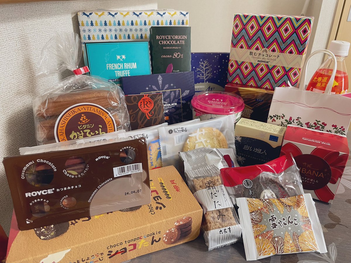 imp_beaut94's tweet photo. バレンタインにかこつけて道のお菓子たくさん買った🍫 これから毎週夫にあげる(ふりをして主に私が食べます🐷)
ダイエットは一旦お休み🍵 https://t.co/edriBVTuDk