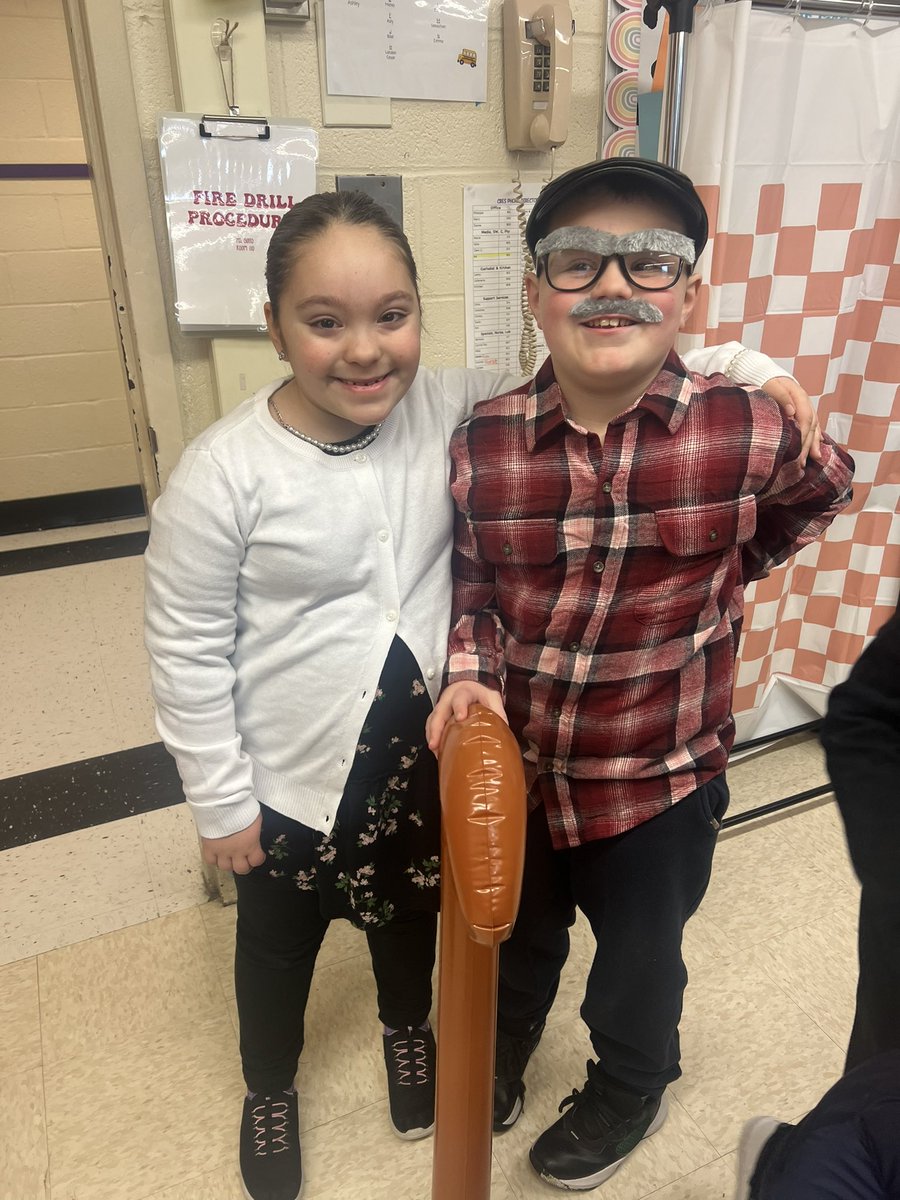 msgalloteaches's tweet photo. Happy 100th day of school from my classroom to yours ! https://t.co/DKLyplDMlR