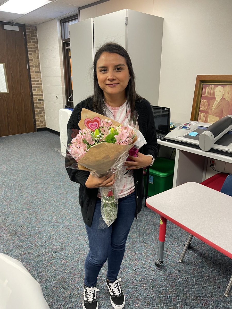 Celebrating our incredible counselor this morning with breakfast tacos, flowers, and gift! A small token of appreciation for the daily impact she makes. Kudos to our counselor, deserving of celebration every single day! @bksanchez7 @MarkMalo614 @RR_Sweet
