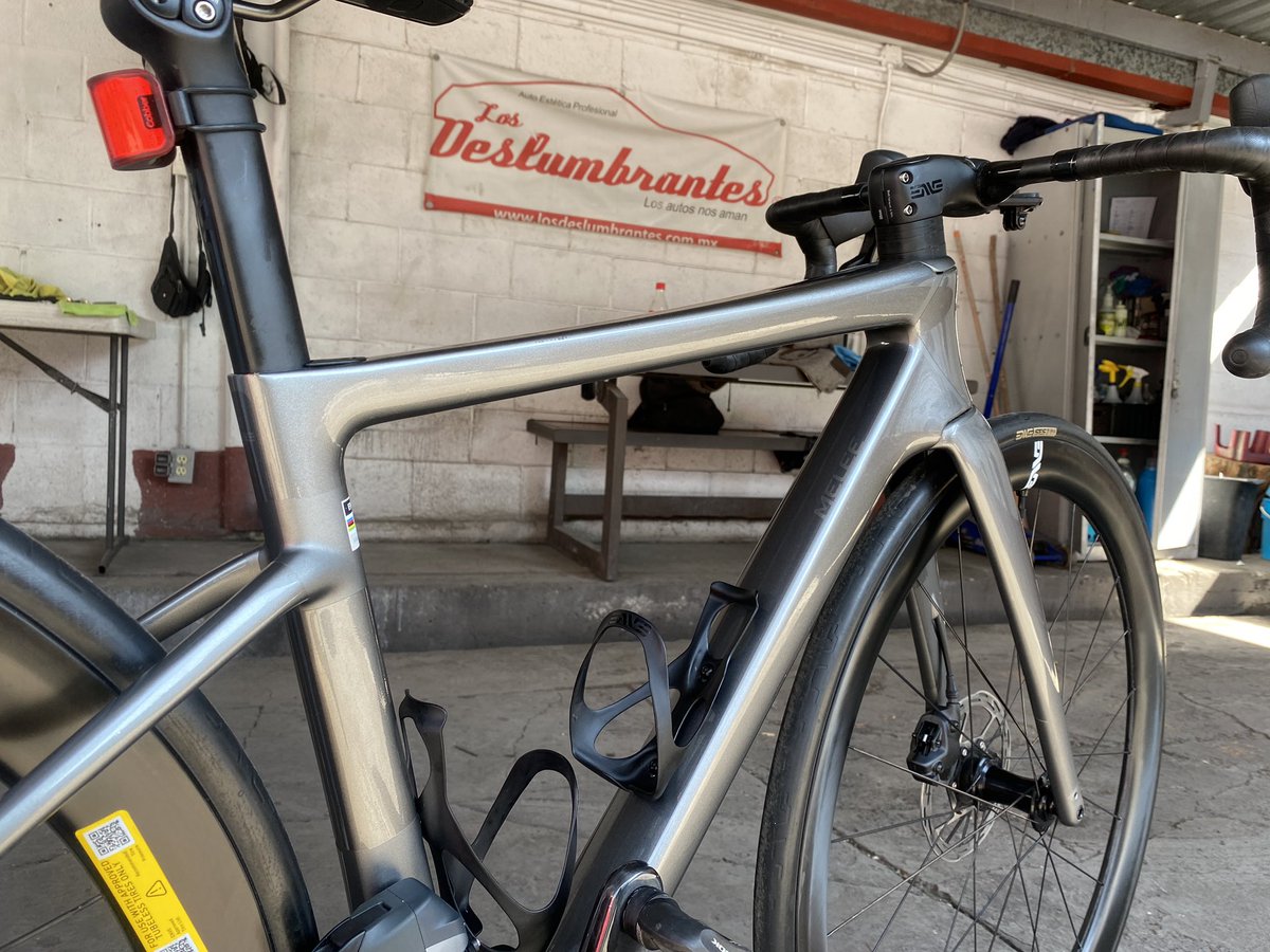 _deslumbrantes's tweet image. Aplicación de película protectora de pintura en #bicicleta. Material que evita 100% rayones y golpes. #losdeslumbrantes #bike #cdmx #mexico #ppf #xpel