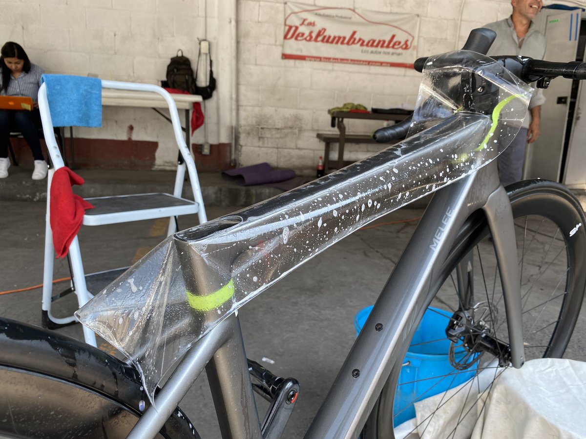 _deslumbrantes's tweet image. Aplicación de película protectora de pintura en #bicicleta. Material que evita 100% rayones y golpes. #losdeslumbrantes #bike #cdmx #mexico #ppf #xpel