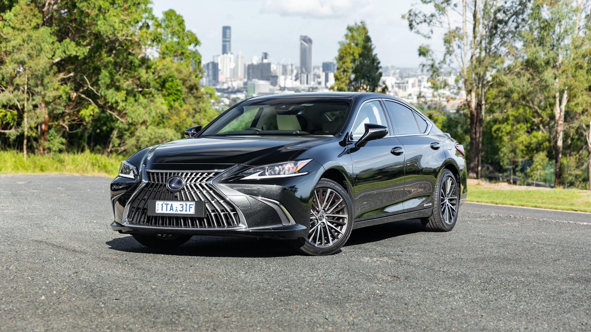andres20ad's tweet photo. No tengo problema con que los 22 miembros de la Corte Suprema se compren un Lexus ES300, que tiene un costo de $57 millones, siempre que se lo compren con su plata y no con el dinero de todos los chilenos. En Chile todos roban, hasta los que deben impartir justicia. Increíble. https://t.co/ryawiAmP5M