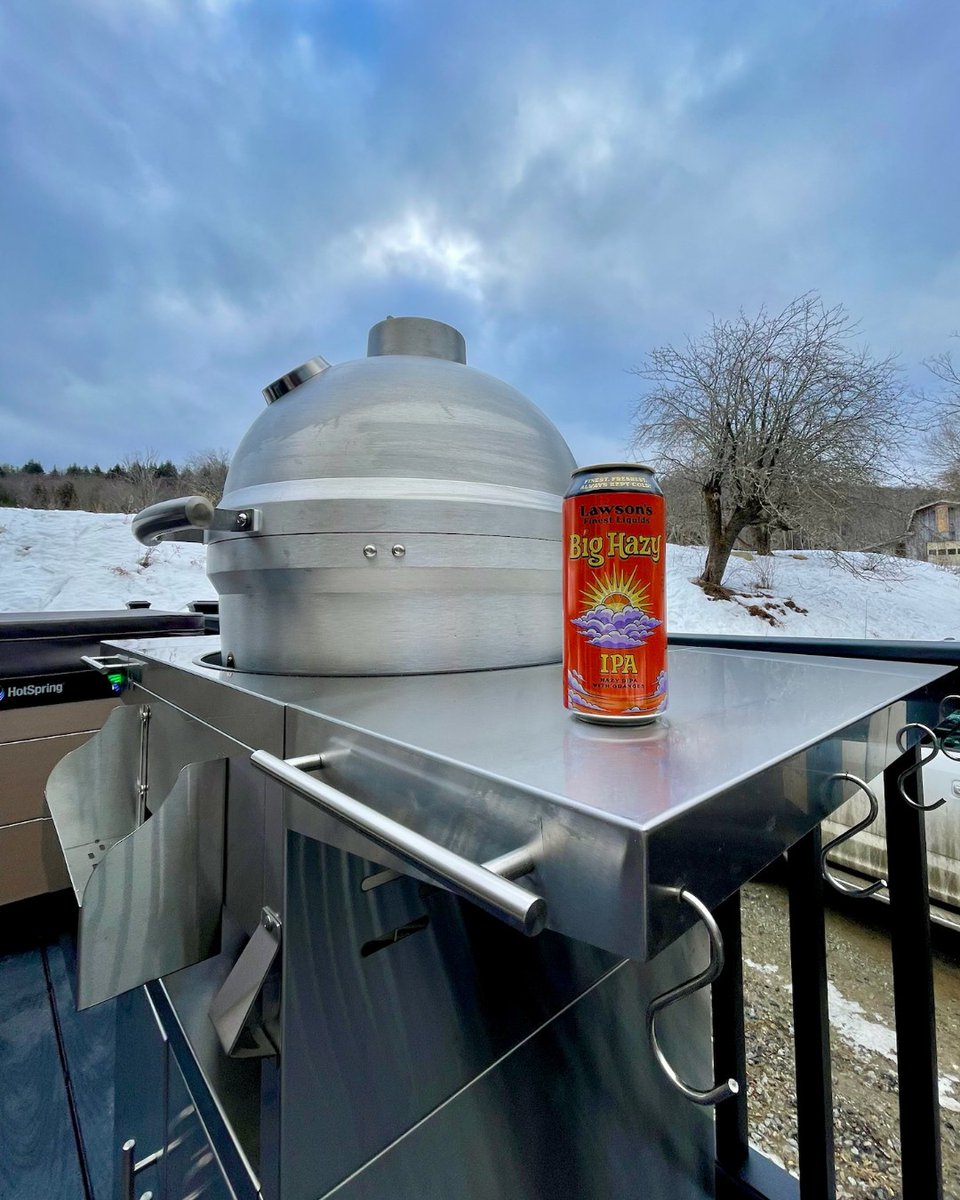 BBQ_Guys's tweet photo. When the beverage matches the environment. 😘👌 (and we all know the grill works better with a beverage).
#LifeisBetterinYourBackyard
🍺: lawsonsfinest
🔥: @Blaze_Grills https://t.co/bUeZd98ZQN