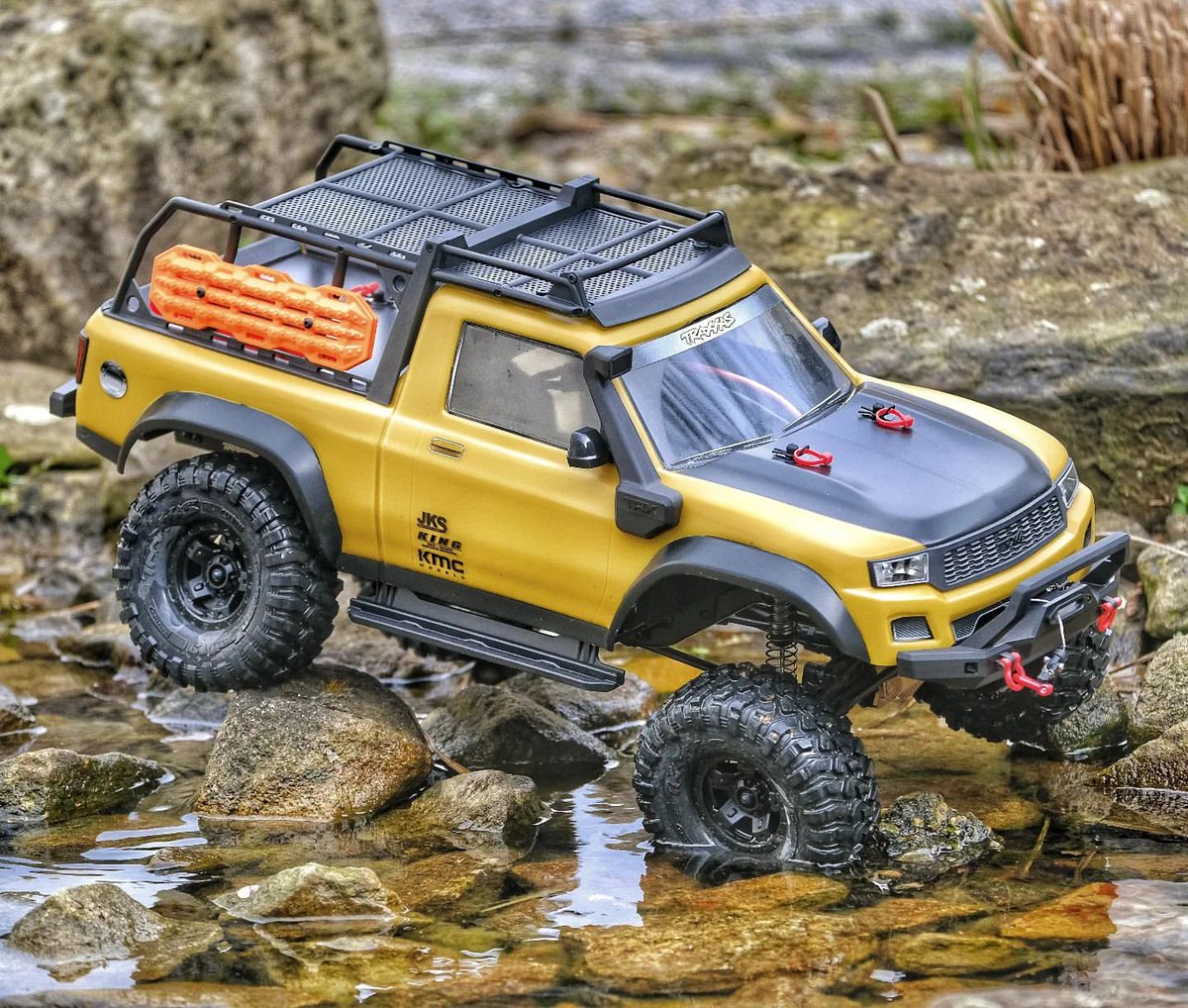 Traxxas's tweet photo. That black &amp; yellow body on the TRX-4 Sport is 🔥🔥🔥.
SALE —> https://t.co/HVrwE8P56I
Give your #Traxxas crawler a fresh new look — save 20% on a CLEAR body! 🤑

[[Model # 82024-4]] #TRX4Sport #TRX4Explore #FUN20
#FastestNameInRadioControl #RC
#TraxxasFanPhoto 📸: fiftyninerc https://t.co/8v1TE62qdM