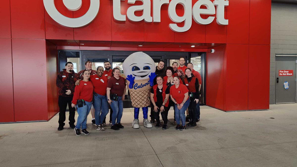 _Ethomas's tweet photo. #T-3447 Portage Park.
What an amazing feeling to see our store coming together! Everyday we get closer to opening our doors.
#worksomewhereyoulove #D141 #T3447 #PortagePark #HRTeamLeader https://t.co/Cr5nz6OM0D