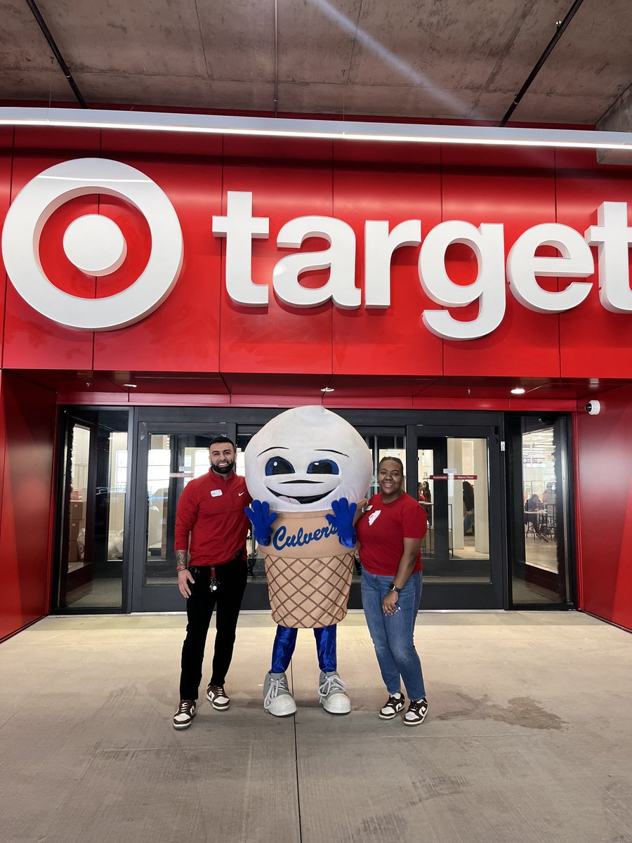 _Ethomas's tweet photo. #T-3447 Portage Park.
What an amazing feeling to see our store coming together! Everyday we get closer to opening our doors.
#worksomewhereyoulove #D141 #T3447 #PortagePark #HRTeamLeader https://t.co/Cr5nz6OM0D