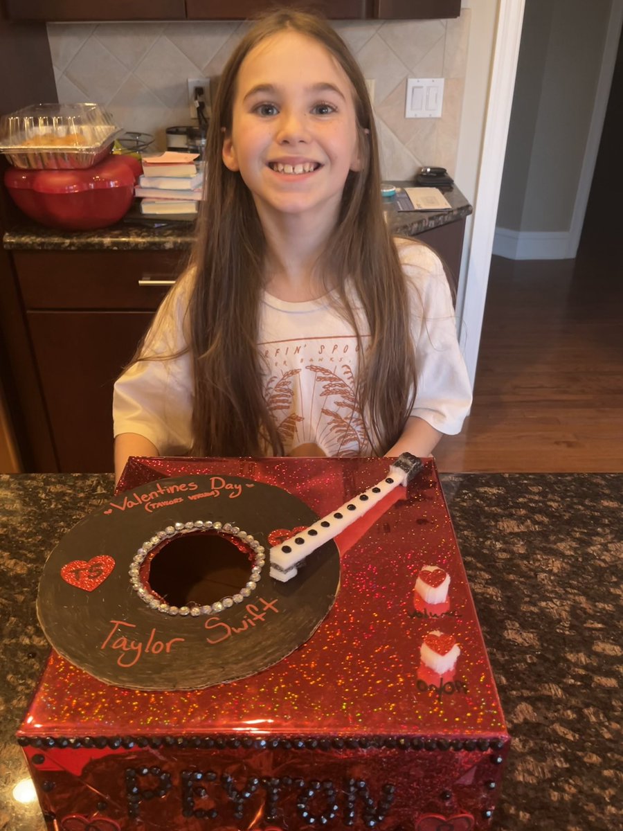 ColleenKogut's tweet photo. @taylorswift13 Thank you for being her Valentine’s Day box inspiration! In her Valentine’s Day Era! ❤️ https://t.co/O7eHKz9Klf