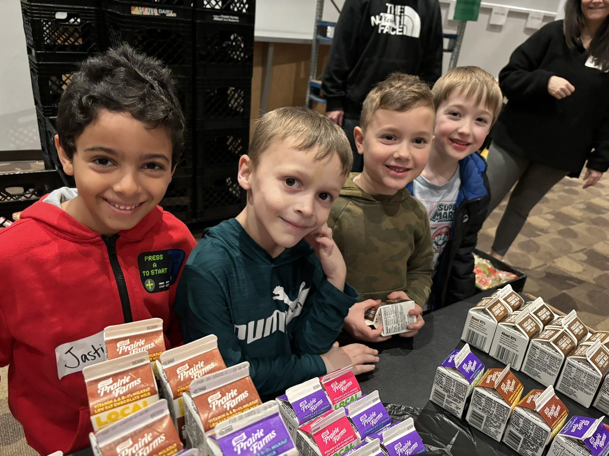 The Wolfgang Gang "valenteered" at the <a href="/GraceChurchIN/">Grace Church</a> Care Center this evening. Look at these <a href="/WoodbrookCCS/">Woodbrook Elementary</a> 🦁 helping hands. ❤️