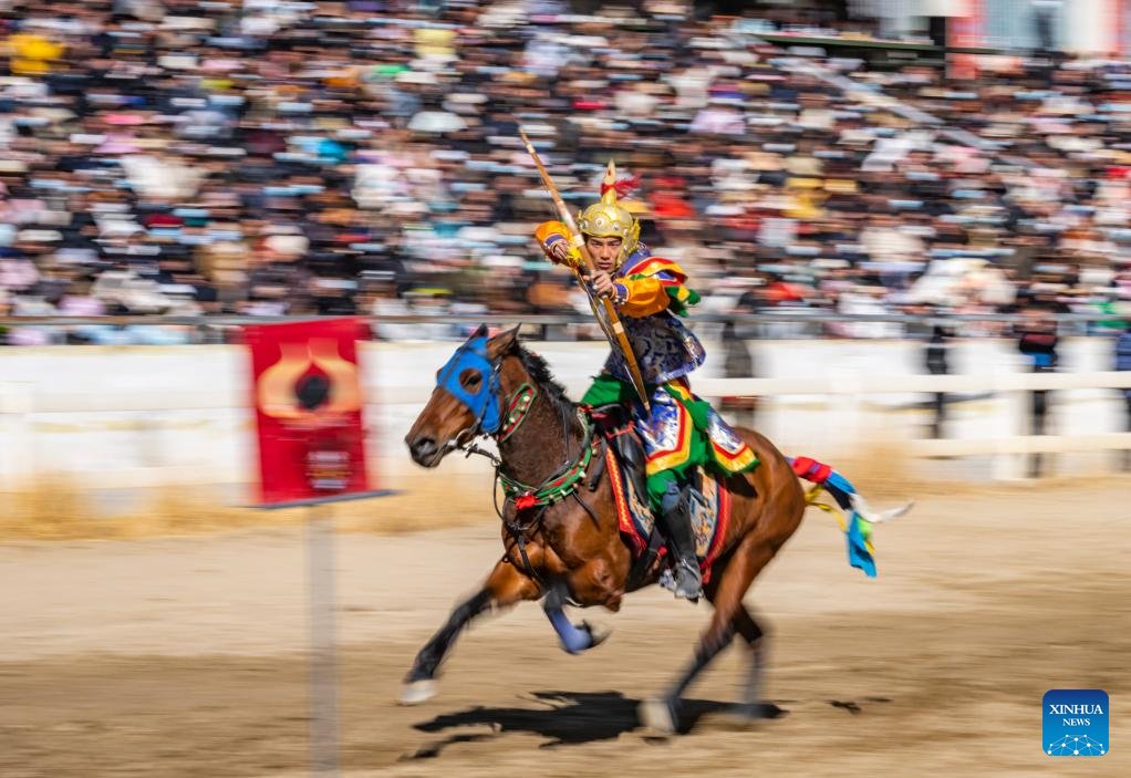PDChina's tweet photo. Dressed in colorful Tibetan clothes, the equestrian team of southwest China's #Xizang Autonomous Region staged a thrilling display of traditional horse racing in its capital Lhasa on Monday, the third day of the Tibetan New Year. #HorseRacing https://t.co/LuAcuwseXW