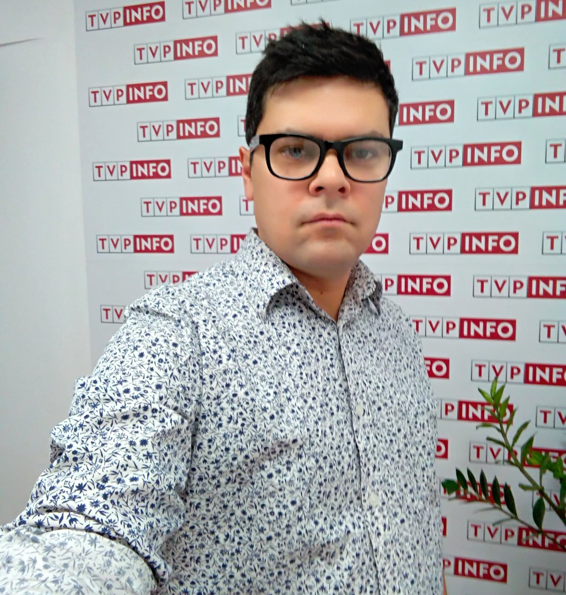 LigBelowsky's tweet photo. Bartosz Gonzalez.
PASKOWY TVP.
Człowiek, którego twarz chciała znać cała Polska.

Ładny chłopiec? https://t.co/tF4Xq8KoNO