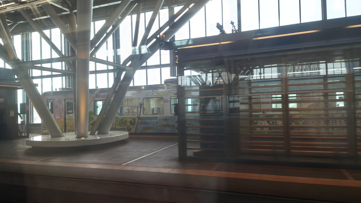Aws210CG's tweet photo. 気づくの遅れたH100系ラッピング車両
#H100 系
#旭川駅 https://t.co/mWQvjFqXWI