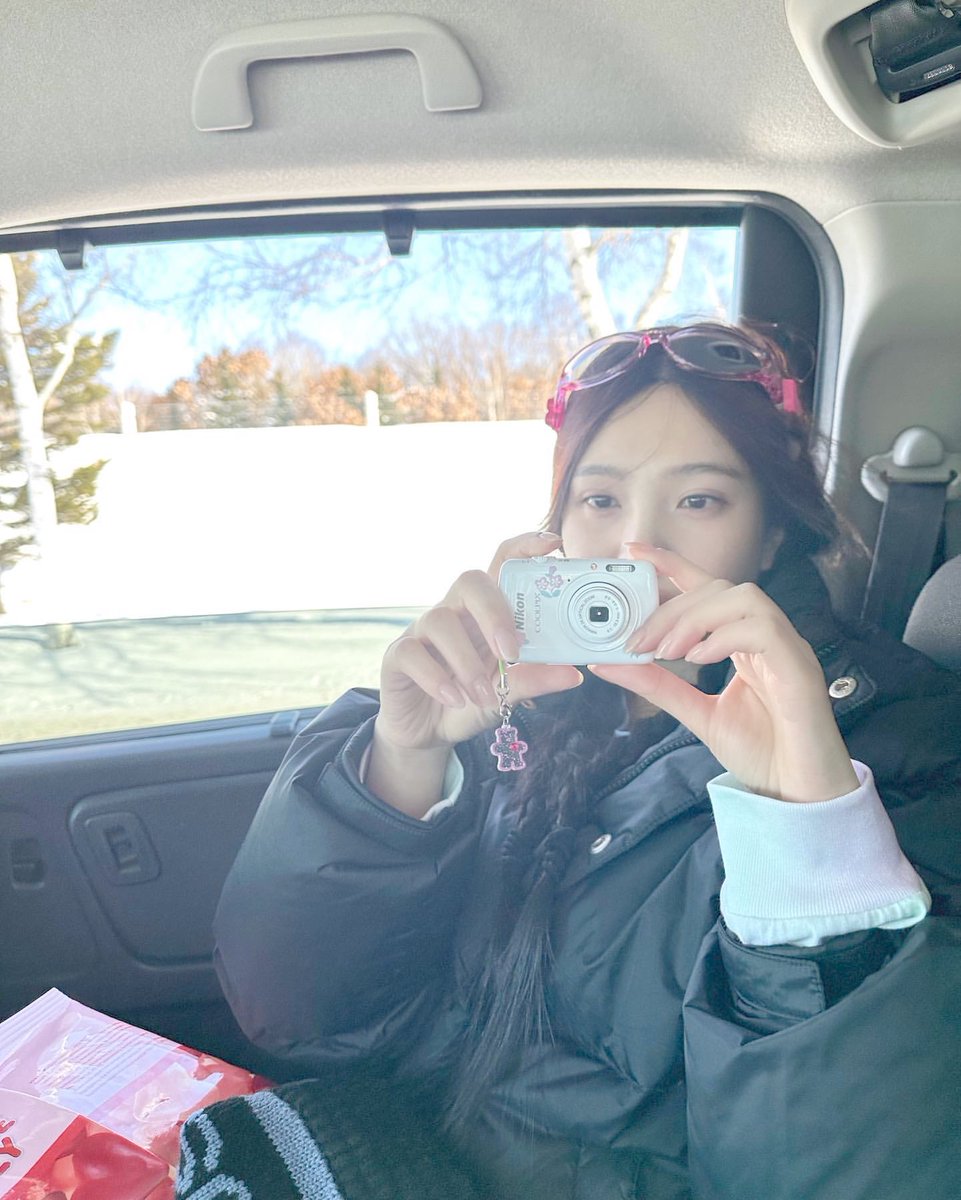 sooyouzng's tweet photo. 𝖨'𝗆 𝖺𝗅𝗅 𝗌𝖾𝗍 𝗐𝗂𝗍𝗁 𝗆𝗒 𝗍𝗂𝗇𝗒 𝖼𝖺𝗆𝖾𝗋𝖺, 𝗅𝖾𝗍'𝗌 𝖼𝖺𝗉𝗍𝗎𝗋𝖾 𝗍𝗁𝗂𝗌 𝗆𝗈𝗆𝖾𝗇𝗍! ₍⑅ᐢ..ᐢ₎📸 https://t.co/My5AumGzyf