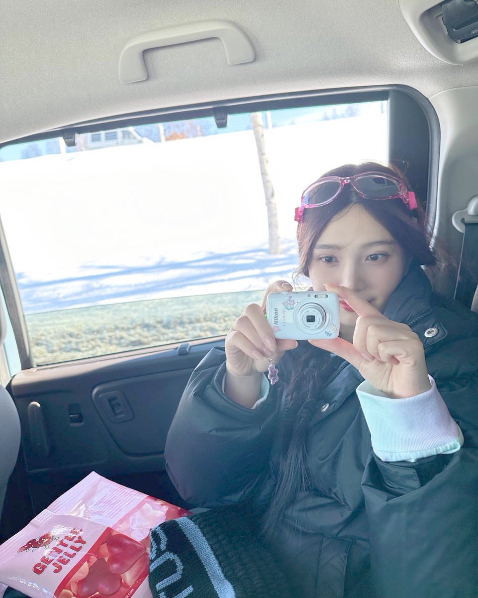 sooyouzng's tweet photo. 𝖨'𝗆 𝖺𝗅𝗅 𝗌𝖾𝗍 𝗐𝗂𝗍𝗁 𝗆𝗒 𝗍𝗂𝗇𝗒 𝖼𝖺𝗆𝖾𝗋𝖺, 𝗅𝖾𝗍'𝗌 𝖼𝖺𝗉𝗍𝗎𝗋𝖾 𝗍𝗁𝗂𝗌 𝗆𝗈𝗆𝖾𝗇𝗍! ₍⑅ᐢ..ᐢ₎📸 https://t.co/My5AumGzyf