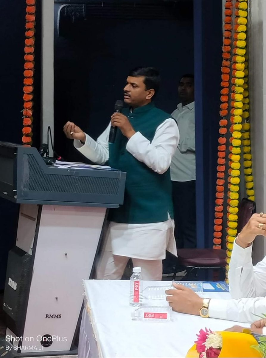 वक्त ने बहुत कुछ सिखाया.....!
मगर वक्त पर नहीं सिखाया.....…....?

<a href="/yadavakhilesh/">Akhilesh Yadav</a> जिन्दाबाद