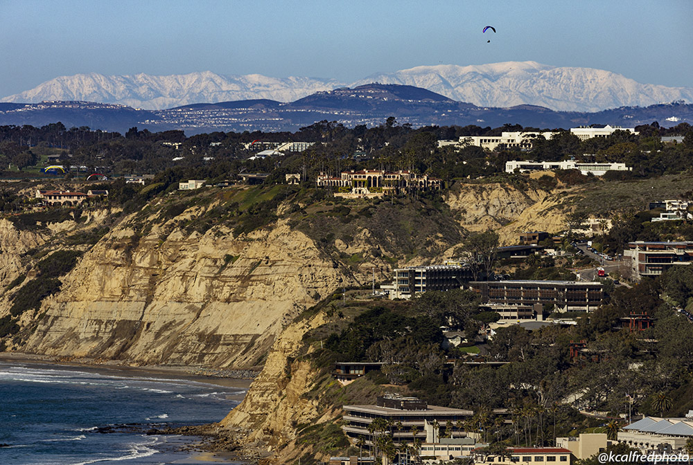 KCAlfredPhoto's tweet image. The ocean and the snow seen from La Jolla on a clear day in San Diego.