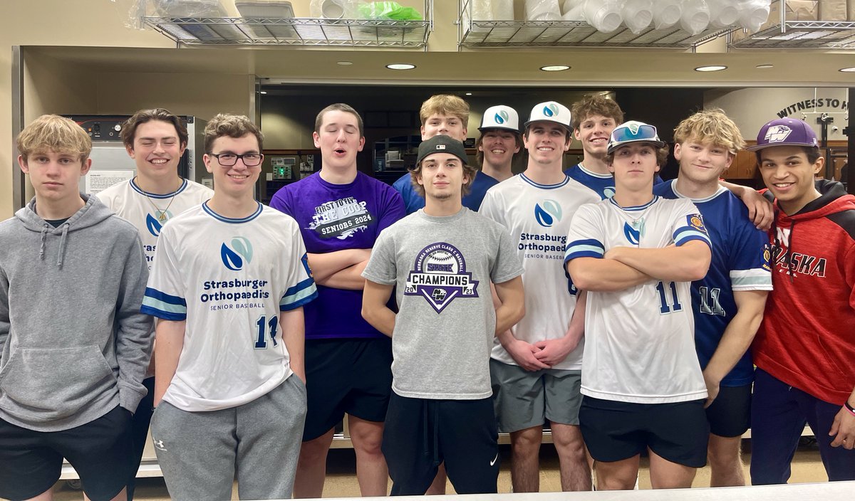 LNWBaseball's tweet photo. A GREAT evening representing our LNW Baseball Community @MTKOServes ‼️
An excellent group of young men giving back to our community. Thanks for dedicating your evening to serve others‼️ #GoFalcons #LNWCommunity #FalconProud https://t.co/pr1PZ1ok06
