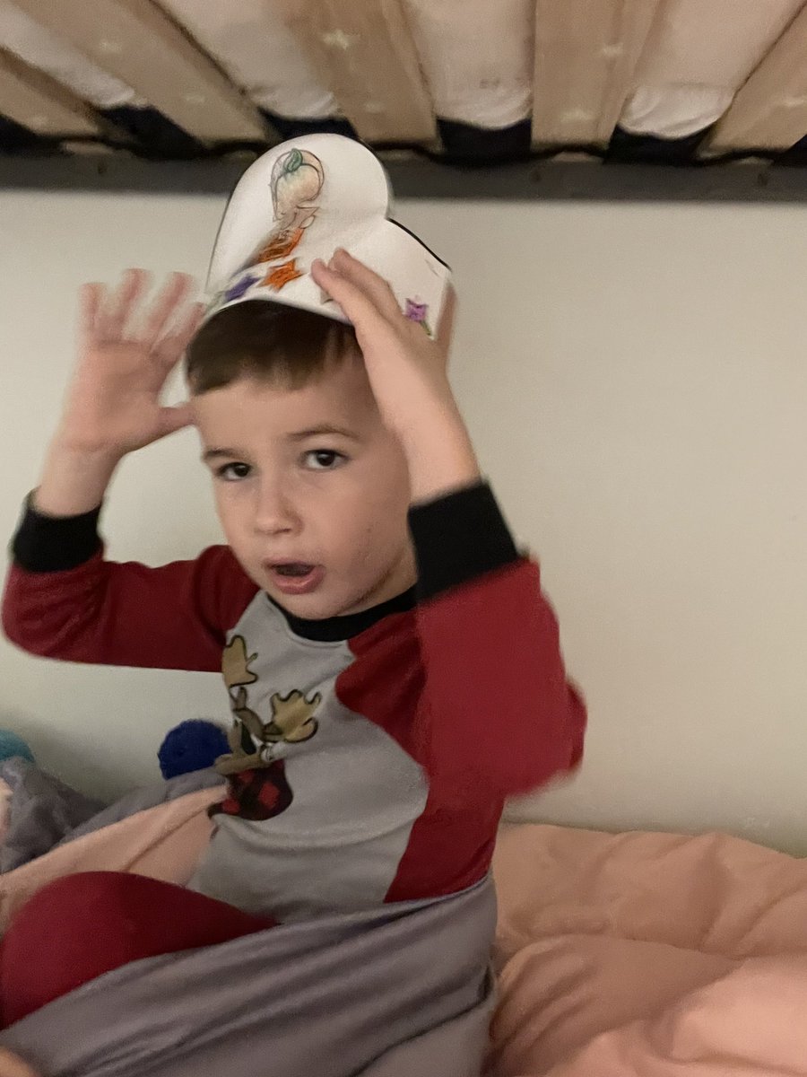 NeveyBakes tweet media