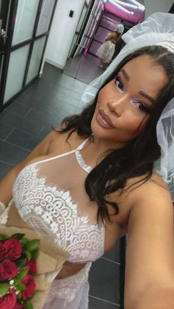 AlyssaPark79816's tweet photo. let me be your fiancee tonight...I'll show you mine if you show me yours! Tap my link so we can go Cam2Cam now! #StreamrayCams @camsdotcom https://t.co/xjCOwkQVGE https://t.co/phpR8KgmaJ