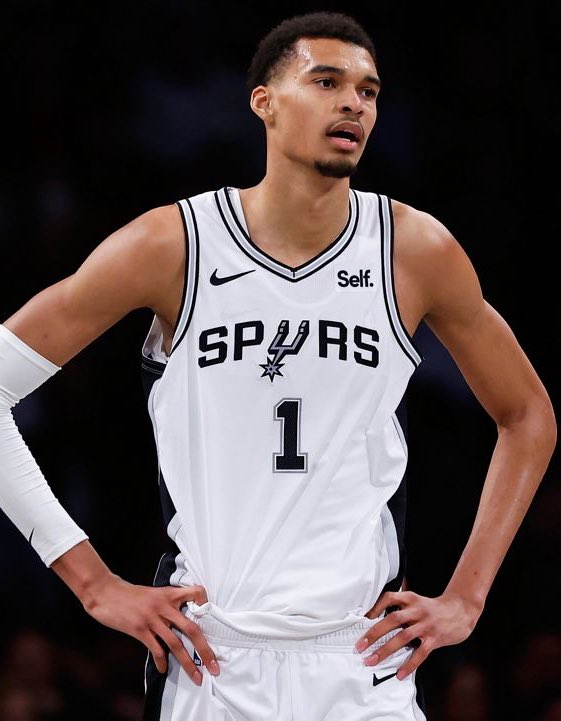 TheHoopCentral's tweet photo. Victor Wembanyama:

19 Points
5 Rebounds
5 Assists
3 Blocks
2 Steals
87% FG
100% 3P

It’s still the 2nd quarter. https://t.co/nsISitvgxa