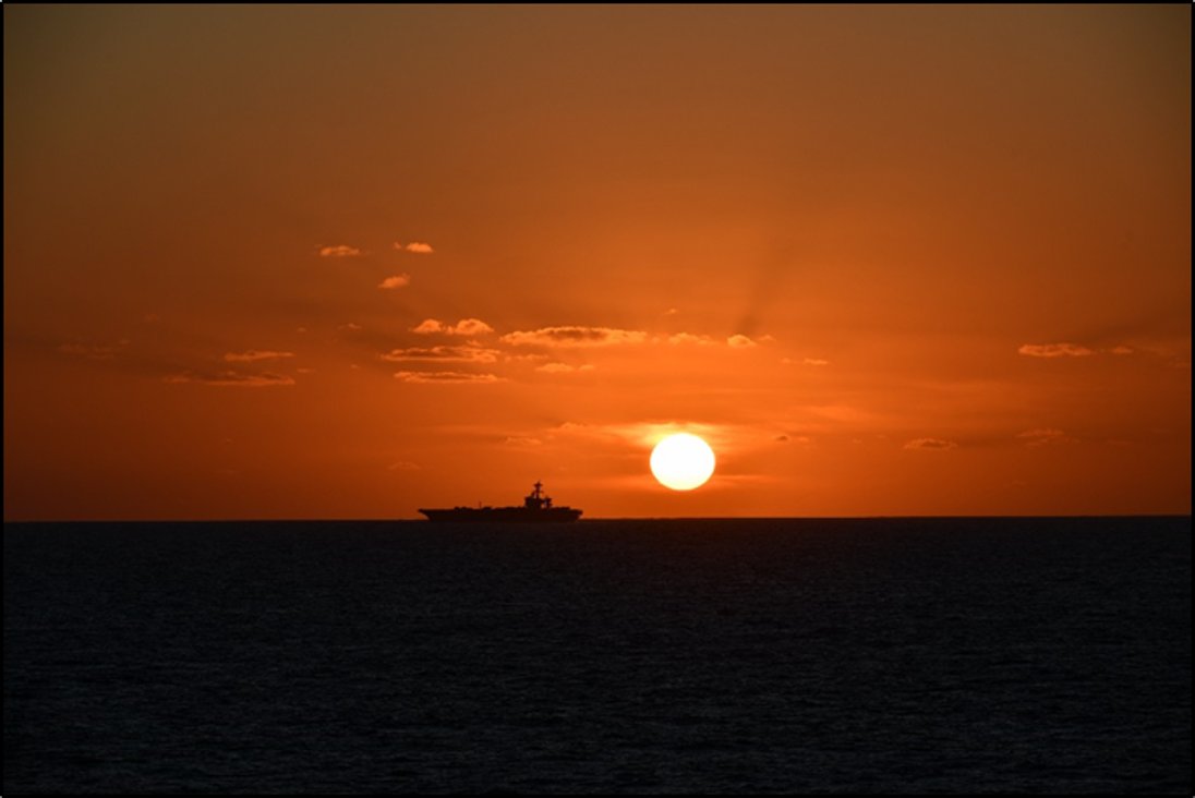 護衛艦「いせ」との日米共同訓練を終え、夕日を背に別れを告げた米海軍空母「カール・ヴィンソン」@CVN70
#護衛艦隊 #日米共同訓練