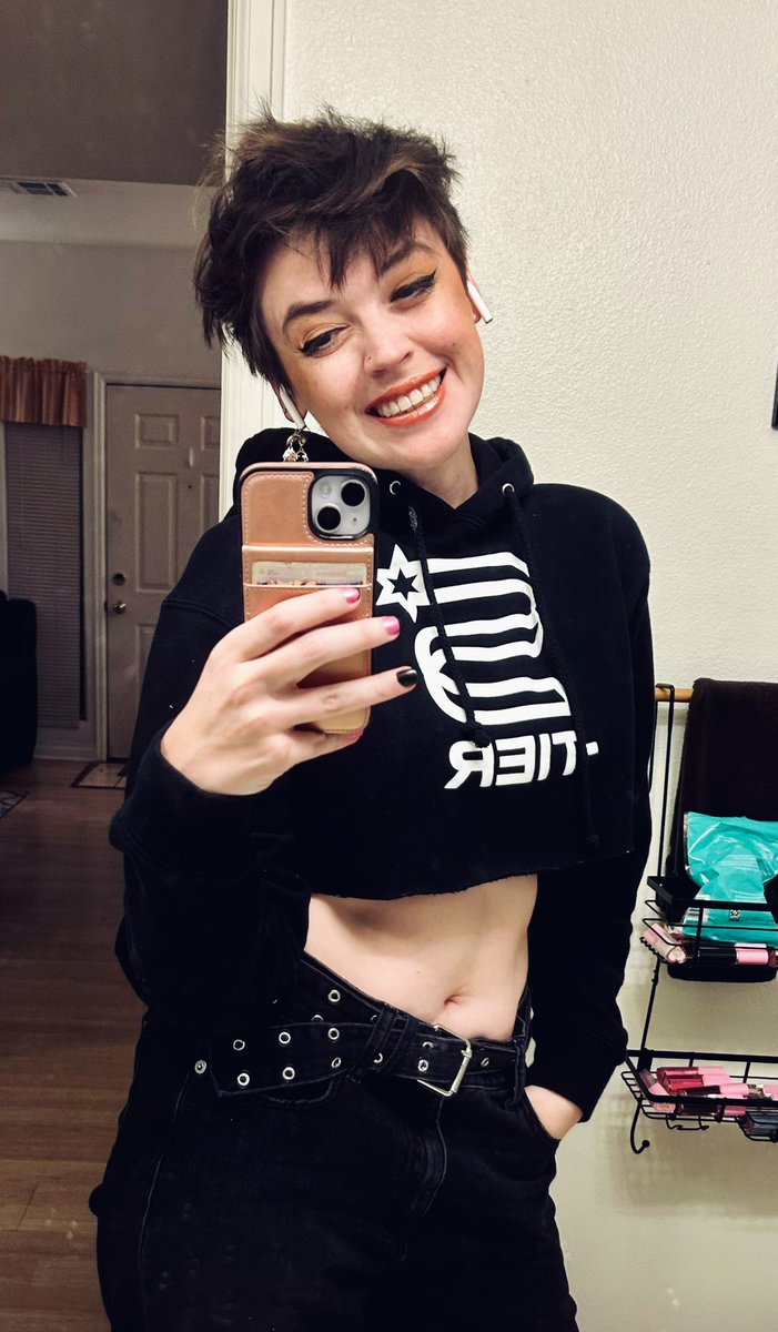 chippydipp's tweet photo. Had an extra S-Tier sweatshirt lying around, so I had to play with it 💙✂️💙 Cropped hoodies are based. 

@stierapparel @robbiedaymond https://t.co/iAmiALm0qv