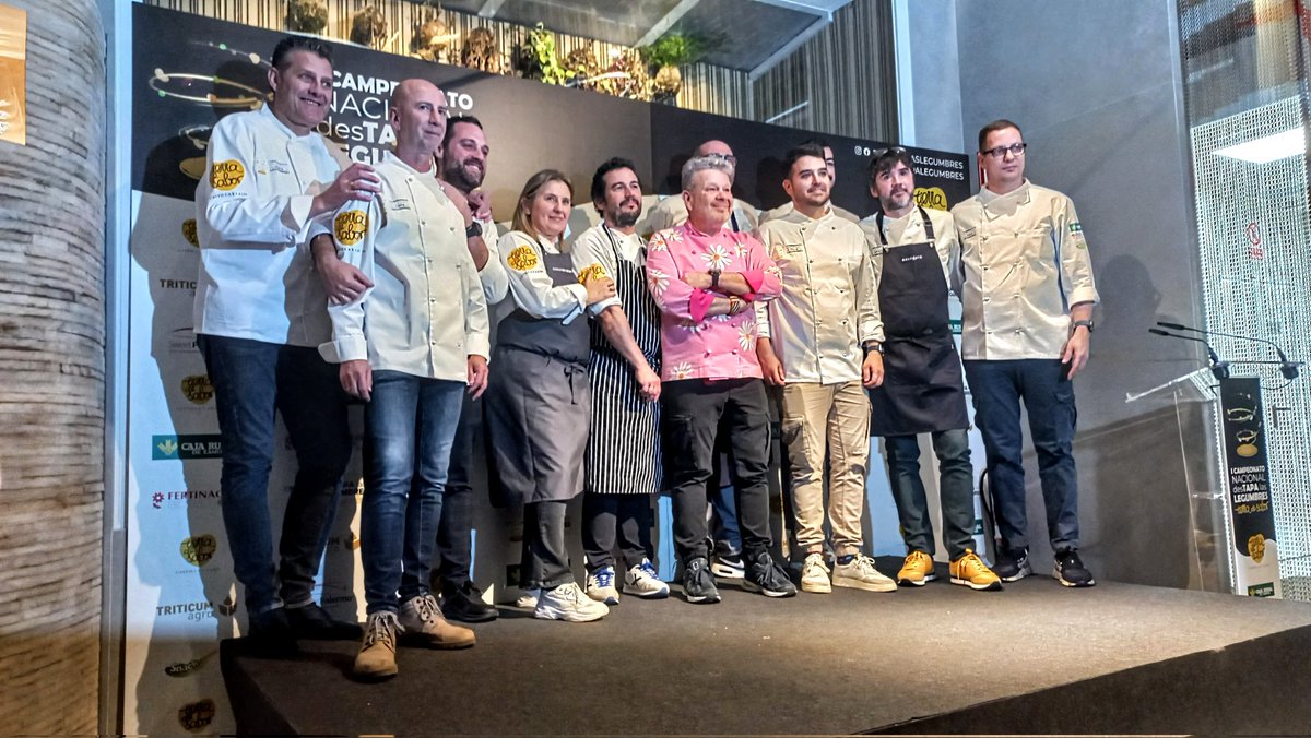 <a href="/dstapalegumbres/">desTAPA las LEGUMBRES</a> <a href="/albertochicote/">Alberto Chicote</a> <a href="/tierradesabor/">Tierra de Sabor</a> <a href="/OmerakiRestaur1/">OmerakiRestaurante</a> <a href="/gastronomicomON/">Gastronomicom News</a> Presentacion de los 9 chefs de <a href="/jcyl/">Junta de Castilla y León</a> que van a elaborar las tapas con legumbres en esta convocatoria a medios
<a href="/carloscasillaas/">Carlos Casillas</a>
<a href="/ricardotemi/">Ricardo Temiño</a>
@Yolicocinandos@cocinandos
<a href="/bajo_e/">EstrellaBajoCarrion</a>
<a href="/FVchef/">Fran Vicente🌐</a>  <a href="/CvmLavde/">Cvm Lavde Salamanca</a> 
<a href="/trasto_gastro/">trasto</a>
<a href="/ChefPedroMario/">Pedro Mario - El Ermitaño</a> <a href="/ElErmitanoRte/">EL ERMITAÑO</a> 
Casa Silvano y BALUARTE