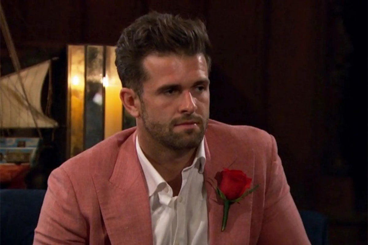 Bitchelorette_'s tweet photo. the sisterhood of the traveling salmon jacket lives on

#TheBachelor https://t.co/UECWuBUhx9