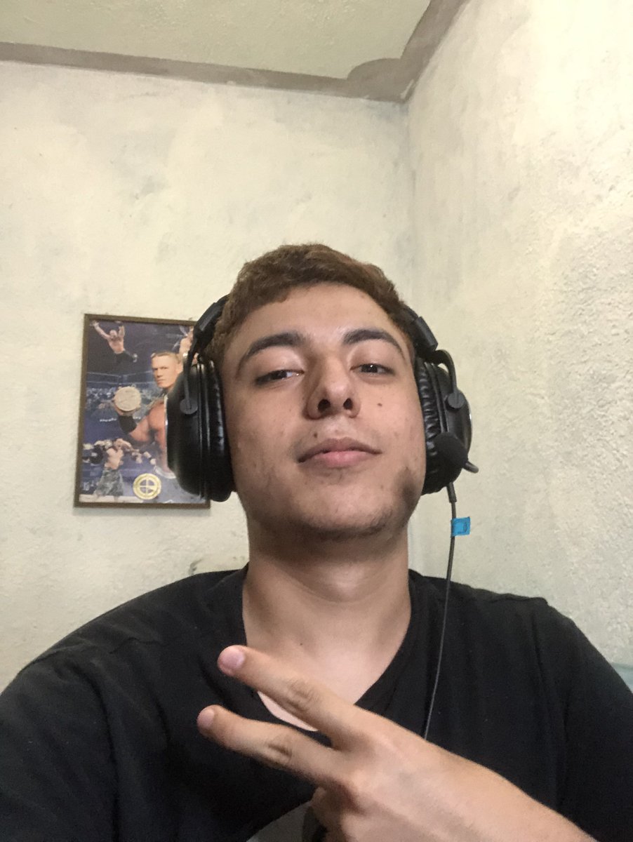 Razones por las que deberías considerarme como novio: 
- Se hablar español y japones (watashi wa josue desu ne)
- Hago mewing todos los días 
- Soy un chico tierno y kawaii
- Soy muy bueno jugando lol jeje... (Diamante)
- Famoso
- Méxicano blanco
- tengo cierto parecido a Gojo