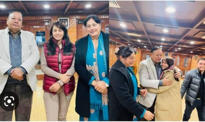 छोरीलाई अमेरिकामा सेटल गराएपछि, होटल मेरीयटमा हुक्का तान्दै गरेका माओवादी नेता देवेन्द्र पौडेल रिपोर्टरस् क्लबमा पुगेर भने: शर्वहारा वर्गको मुक्तिको लागि जस्तो सुकै क्रान्ति गर्न पनि हामी सधैँ तयार रहनुपर्दछ।। कार्याकर्ताले परर्र ताली बजाए।
साभार : विवेकशील अभियान । फल्यास ब्याक