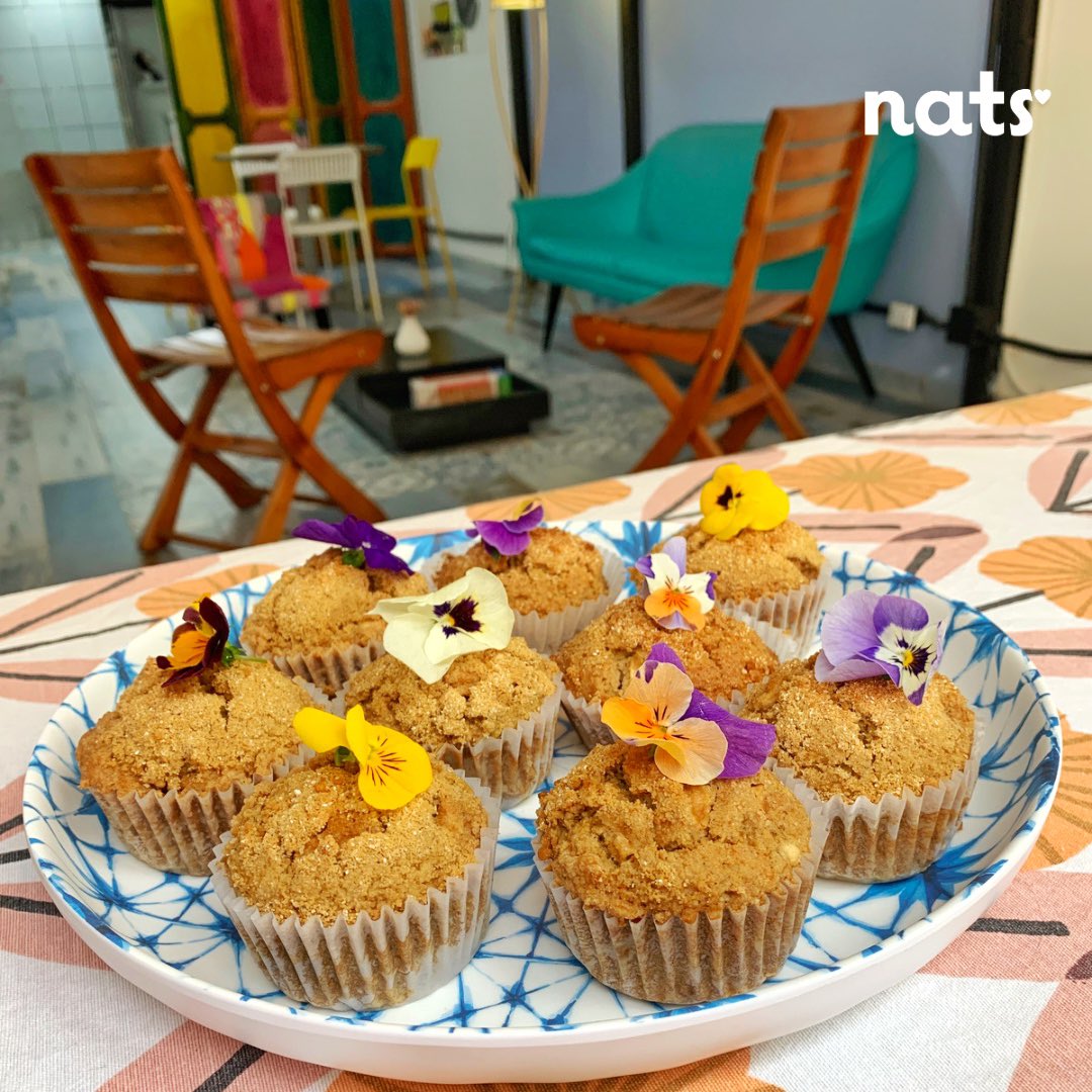 Muffins de manzana 🍏 Naturales y Nutritivos 
Nuestro enfoque es la pastelería a Base de Plantas 🌱 
No manejamos Trigo ni soya 
No manejamos refinados ni aditivos 
Logrando así una pastelería 👩🏻‍🍳 absolutamente inolvidable y saludable para ti 💚
Visítanos en Santa Bárbara Alta ✨