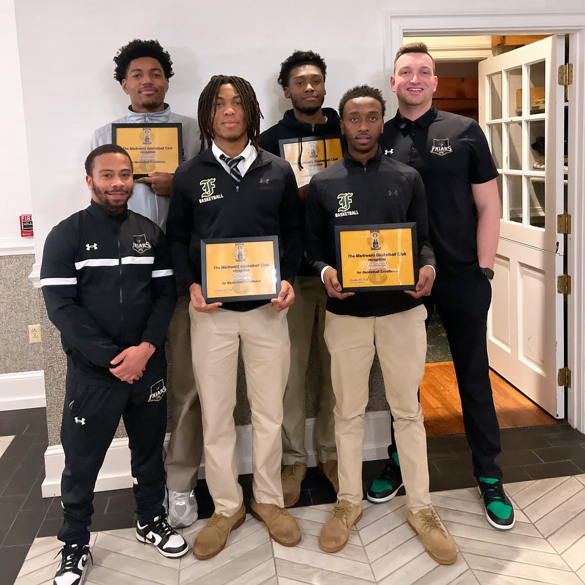 bpfriarshoops's tweet photo. Shoutout to our 4 Seniors for being recognized by the Markward Basketball Club 💚🔰 #CongratsBoys
24’ @ReggieSeldenn
24’ @kywomack3
24’ @cbgpop11
24’ @DEUCEKETNER https://t.co/jPSlHlDhd1