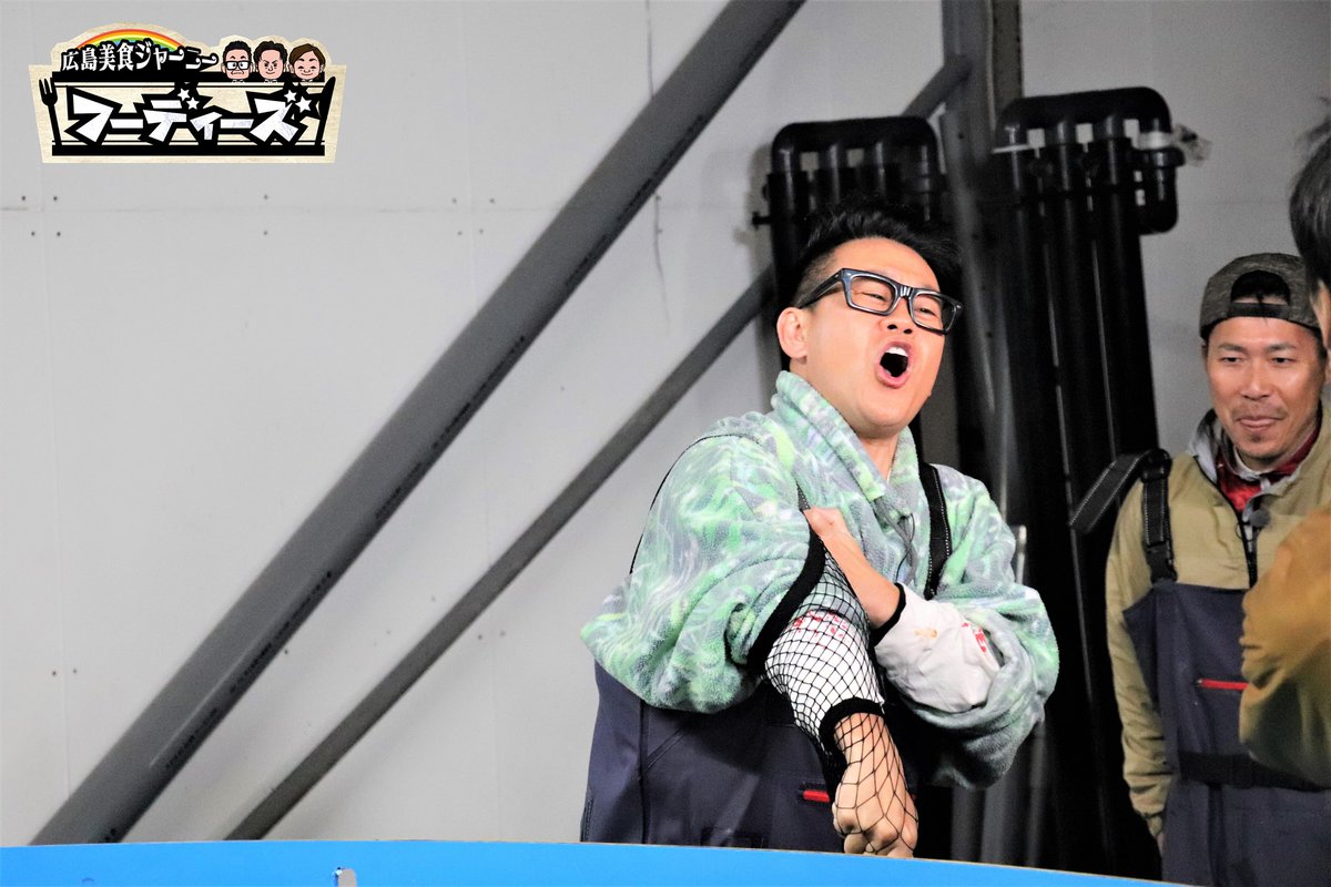 HTV_pippi's tweet photo. #宮川大輔 さんが巨大な水槽を前に金魚すくいのポイで🤣
一体何が…⁉️

👉答え合わせは放送をチェック！

『広島美食ジャーニー #フーディーズ🍴』
⏰2月16日(金)よる6時55分！
https://t.co/nxPmiQvdOY

#山下健二郎
#広島ガストロノミー #おいしい広島
#広島テレビ https://t.co/SH3SRy5sT6