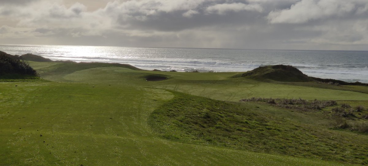Zarathustraq's tweet image. Bandon was empty on Super Bowl Sunday! Got to play a quiet, leisurely round with some @TGCTours friends with some of the nicest February weather I ever have seen. #Golf #bandon