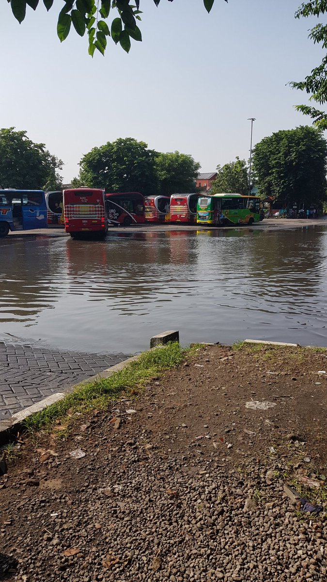 kecoakdisco's tweet photo. @infomalang info saja,yg mau ke bungurasih,siapkan baju renang,krn ada wahana baru, bungurasih waterpark 😁 https://t.co/cdkWWxTjWk