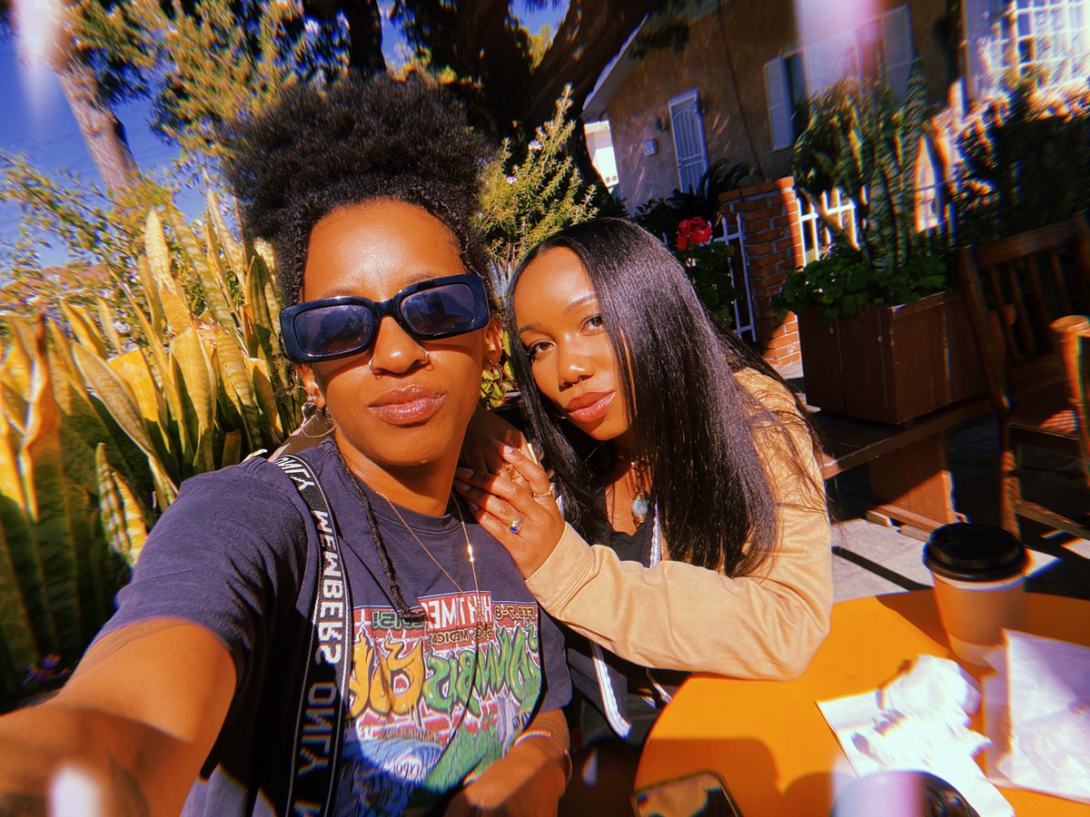 MrsChelseaMonet's tweet photo. We still fine Af . Just wanted to say that ! 

new music Wed

#FREERENT https://t.co/52NDPpwAnY