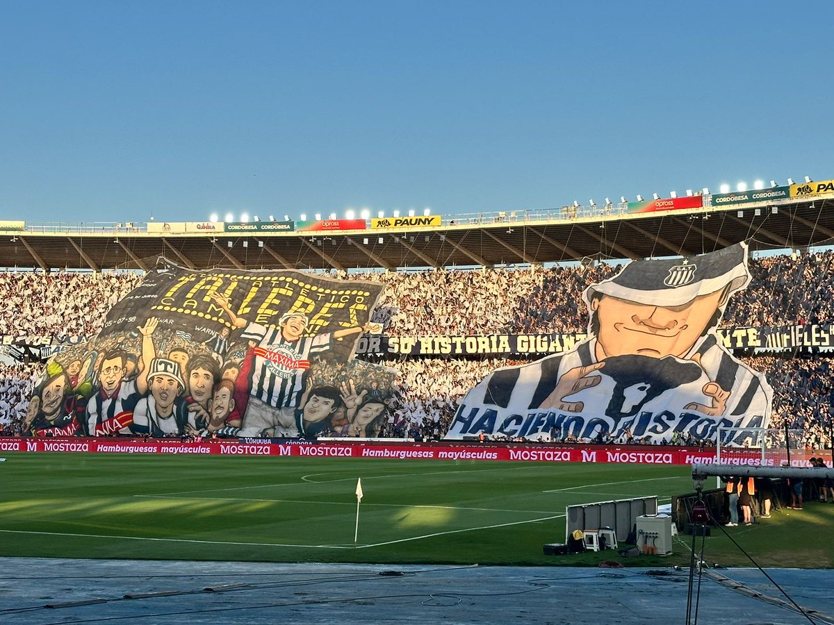 EricTalleres1's tweet photo. Belgrano se gastó no se cuanta plata en hacer una gallina y ponerle nuestros colores.
Ahora Instituto hizo una bandera y le puso nuestro escudo Azul y Blanco en medio.

Gracias a Dios nosotros estamos del lado correcTo. https://t.co/j0HCtU8qia