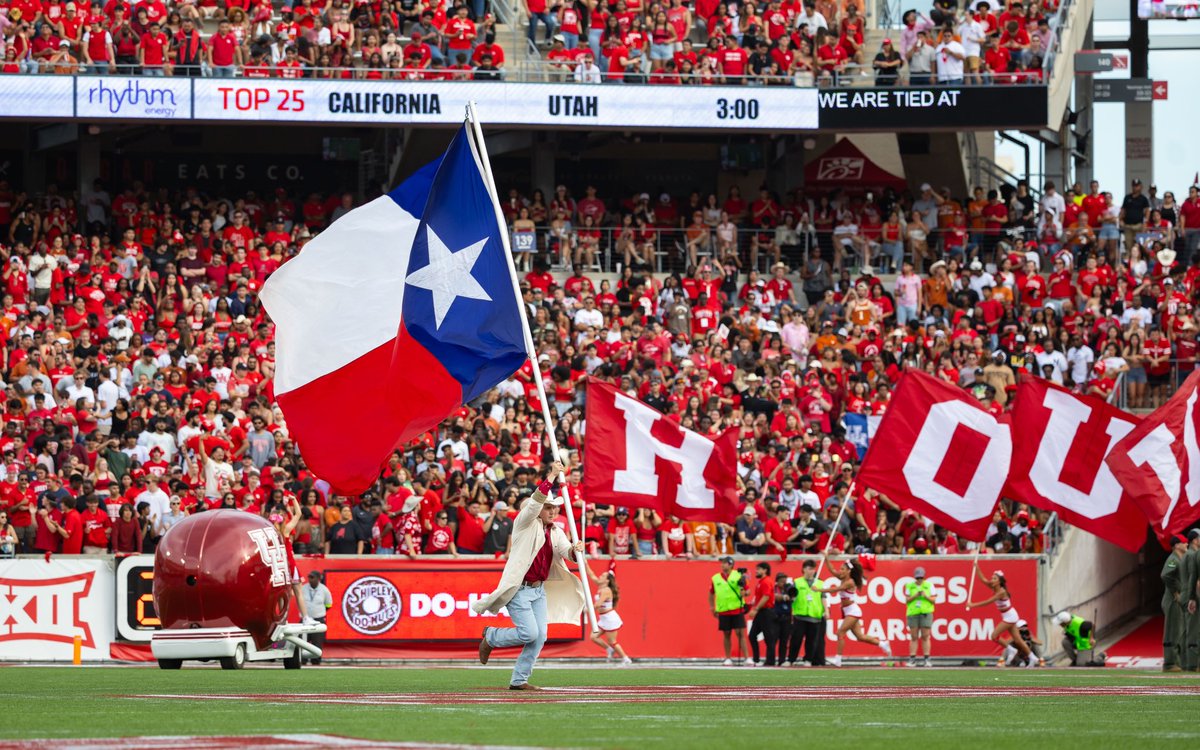 After a great conversation with @wesley_fritz I am blessed to receive an offer to The University Of Houston‼️ @OscarGiles95 @UHCougarFB @Kylemink3112 @MeadowsjrGary @247Sports @Rivals @TheUCReport @trenchmenAC
