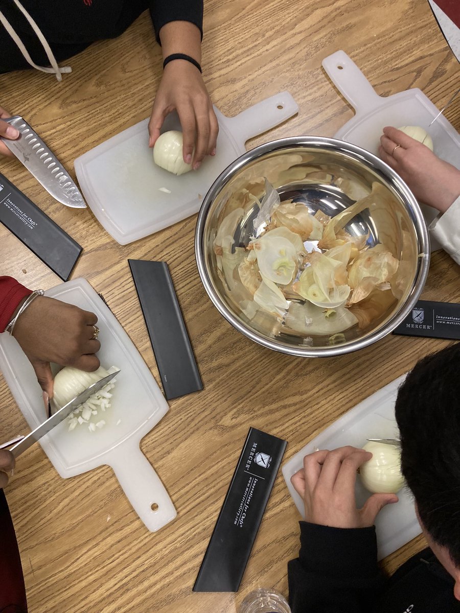 Miss Hicks tweet media