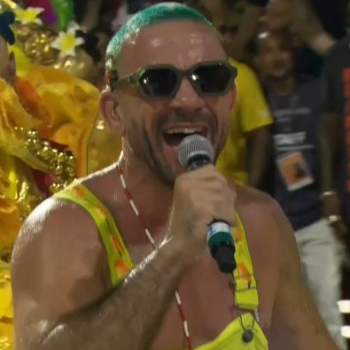 mrsstark_20's tweet photo. tô amando o J Balvin na mocidade #Globeleza https://t.co/25pXFfGi24