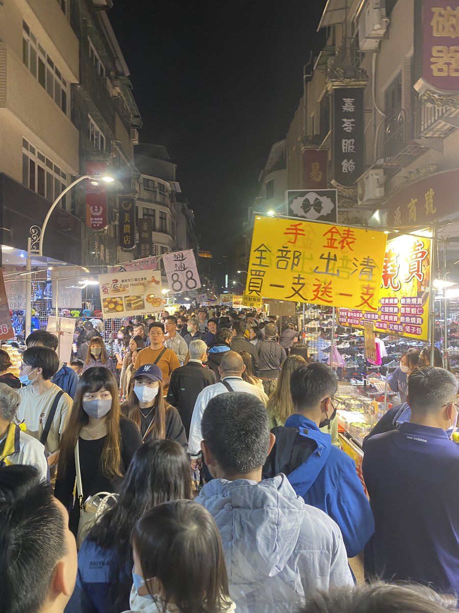 還是人好多，不用自己走