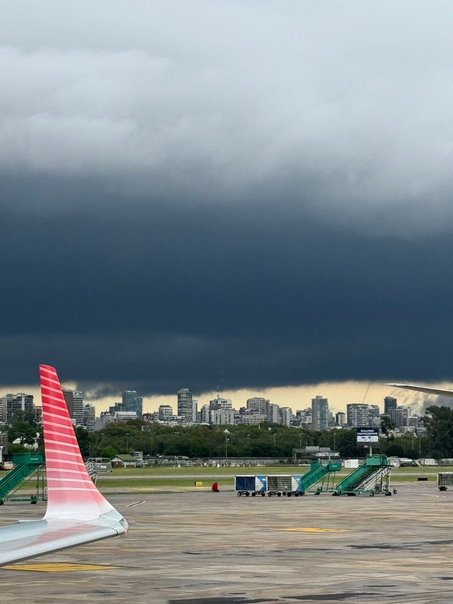 Esta mañana en el Aeroparque metropolitano de Buenos Aires ... Linda mañana para volar