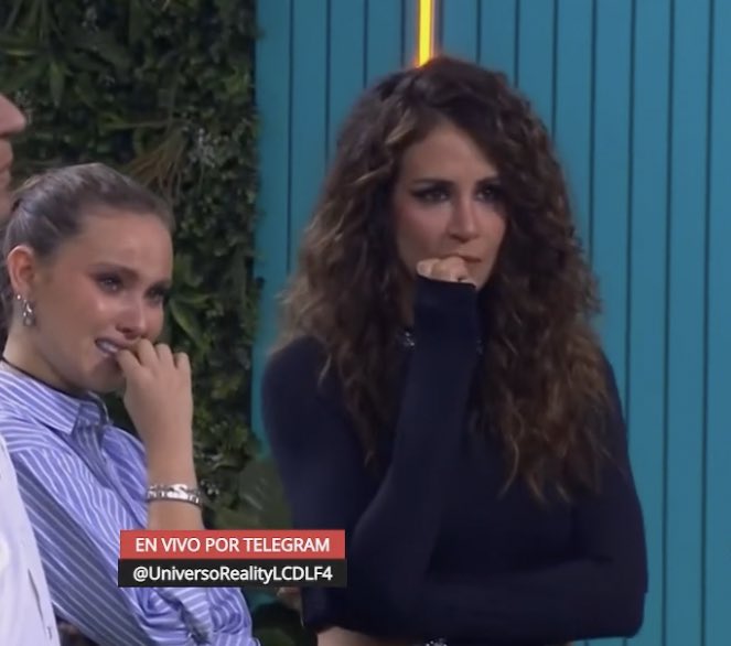SoyYixxus13's tweet photo. LA SALCHISTA NO ESTÁ SOPORTANDO, ME ENCANTAAA
#LCDLF4
#FueraFernandoLozada https://t.co/bs4QRTuMzr