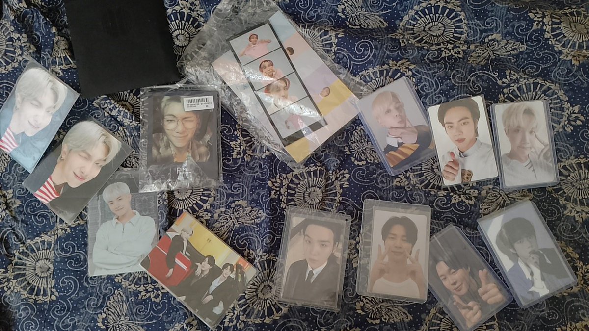 Lortaejin04's tweet photo. Selling my bts pc 1k all with freebies 
-payo thru gcash
-no rushing or Fri or Sat e ship 
-J&amp;T shipping 
coz need funds for paying bills 🙏
- just pm me 
-Philippines only
- cdo meet up sm uptown https://t.co/fczM3HAlUp