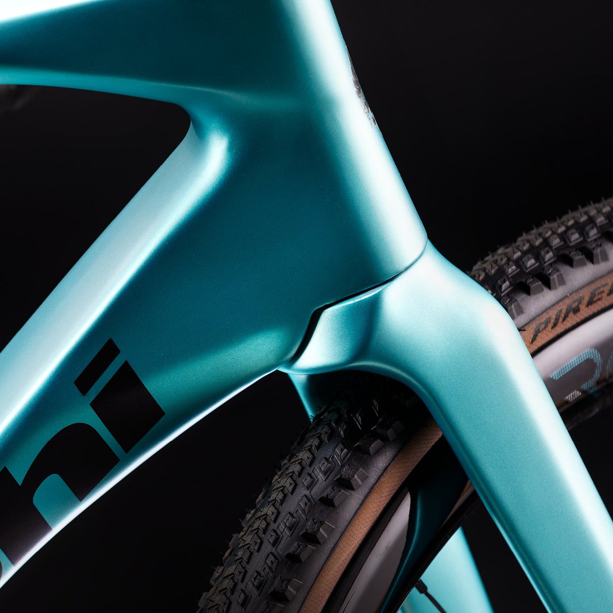BianchiJAPAN's tweet photo. グラベルレースにおけるスピードやテクニックなどを満たすために最適化されたフレーム形状。軽量で空力に優れたハンドルバー。グラベルに最適化したジオメトリー。
👉 https://t.co/YVHDvKj9ZJ
#Bianchi #RideBianchi #GravelFaster #ImpulsoRC #BianchiImpulsoRC https://t.co/Z8zzVvOfes